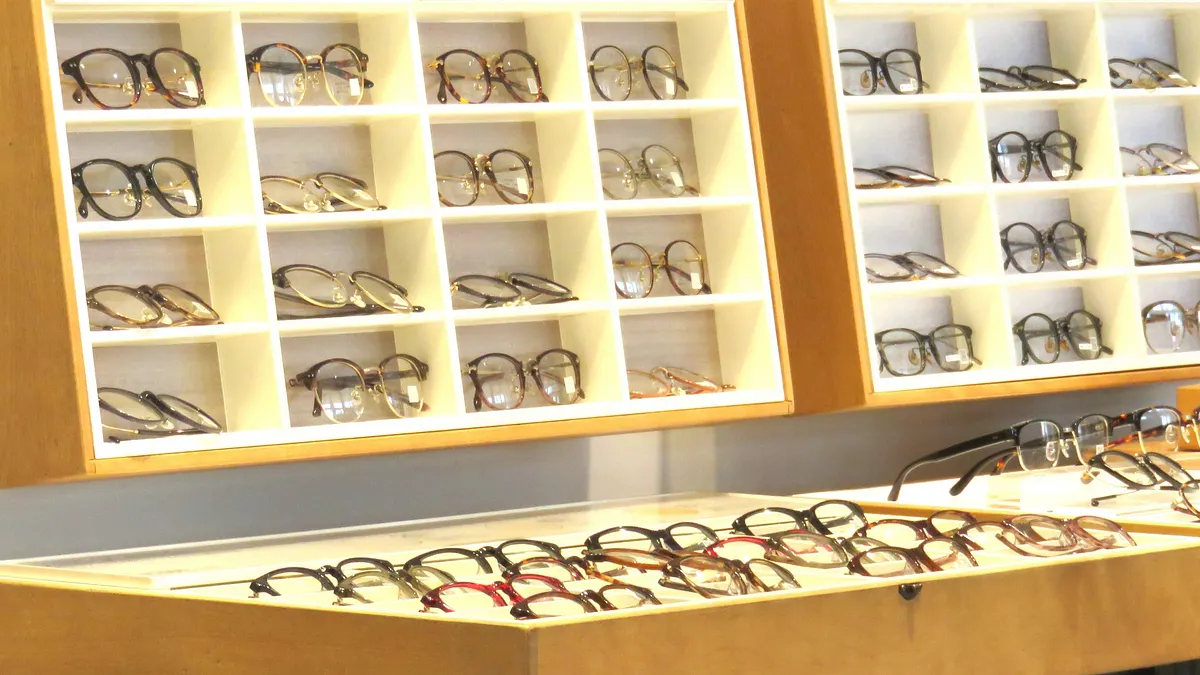 除了西醫治療外,中醫也提供了一系列針對眼睛保健與乾眼症治療的方法,包括中藥調理、針灸治療及日常保健。(示意圖/取自photo-ac) 除了西醫治療外,中醫也提供了一系列針對眼睛保健與乾眼症治療的方法,包括中藥調理、針灸治療及日常保健。(示意圖/取自photo-ac)