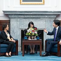 総統の賴清德(右)が本日(27日)午前にアメリカグアム知事のグアレロ(左)を接見した。(総統府公式サイトより) 総統の賴清德(右)が本日(27日)午前にアメリカグアム知事のグアレロ(左)を接見した。(総統府公式サイトより)