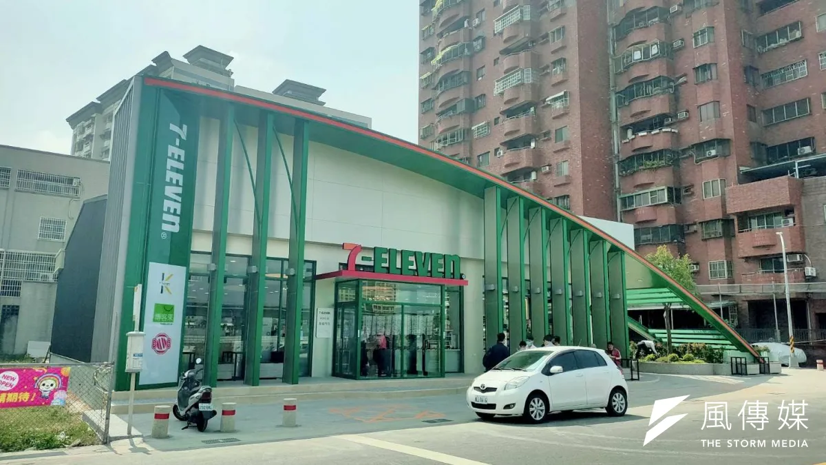 代表7-ELEVEN 第6,000店里程碑「鳳儀門市」落腳高雄市鳳山區。(圖/徐炳文)