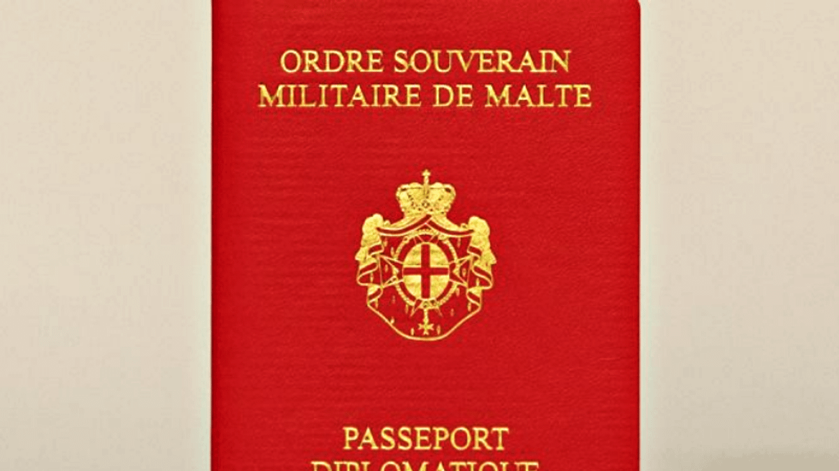 馬爾他騎士團的大教長任期10年可連任1屆,因此這本護照的效期最久可長達20年。(圖/翻攝自X/@catcheronthesly) 馬爾他騎士團的大教長任期10年可連任1屆,因此這本護照的效期最久可長達20年。(圖/翻攝自X/@catcheronthesly)
