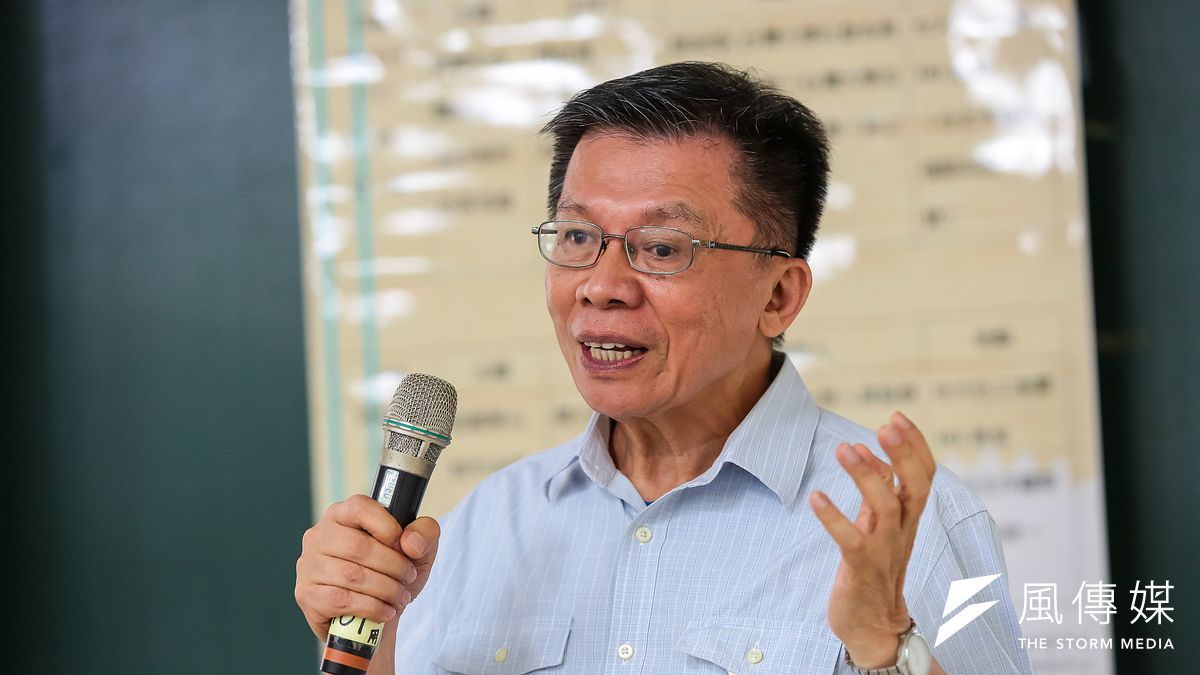 民進黨前立委沈富雄(見圖) 17日在臉書發文表示,鴻海創辦人郭台銘短暫的政治生涯胎死腹中,和上周郭的退黨聲明操作有關。(資料照,顏麟宇攝) 民進黨前立委沈富雄(見圖) 17日在臉書發文表示,鴻海創辦人郭台銘短暫的政治生涯胎死腹中,和上周郭的退黨聲明操作有關。(資料照,顏麟宇攝)