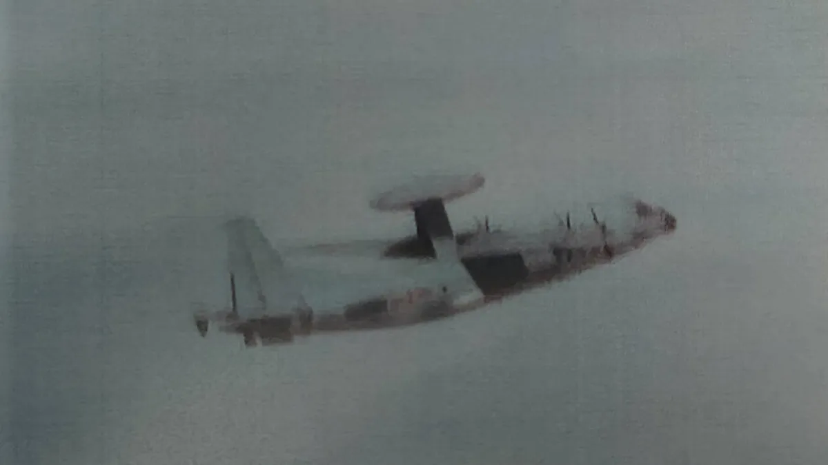 1架型號為空警-500的共機7日侵擾我西南防空識別區。(空軍司令部提供)