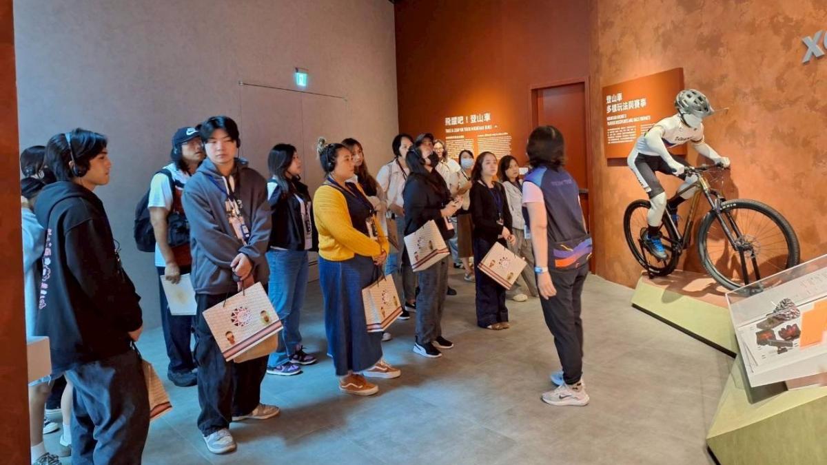 協助汲取產業發展新知 台中原民參訪巨大集團