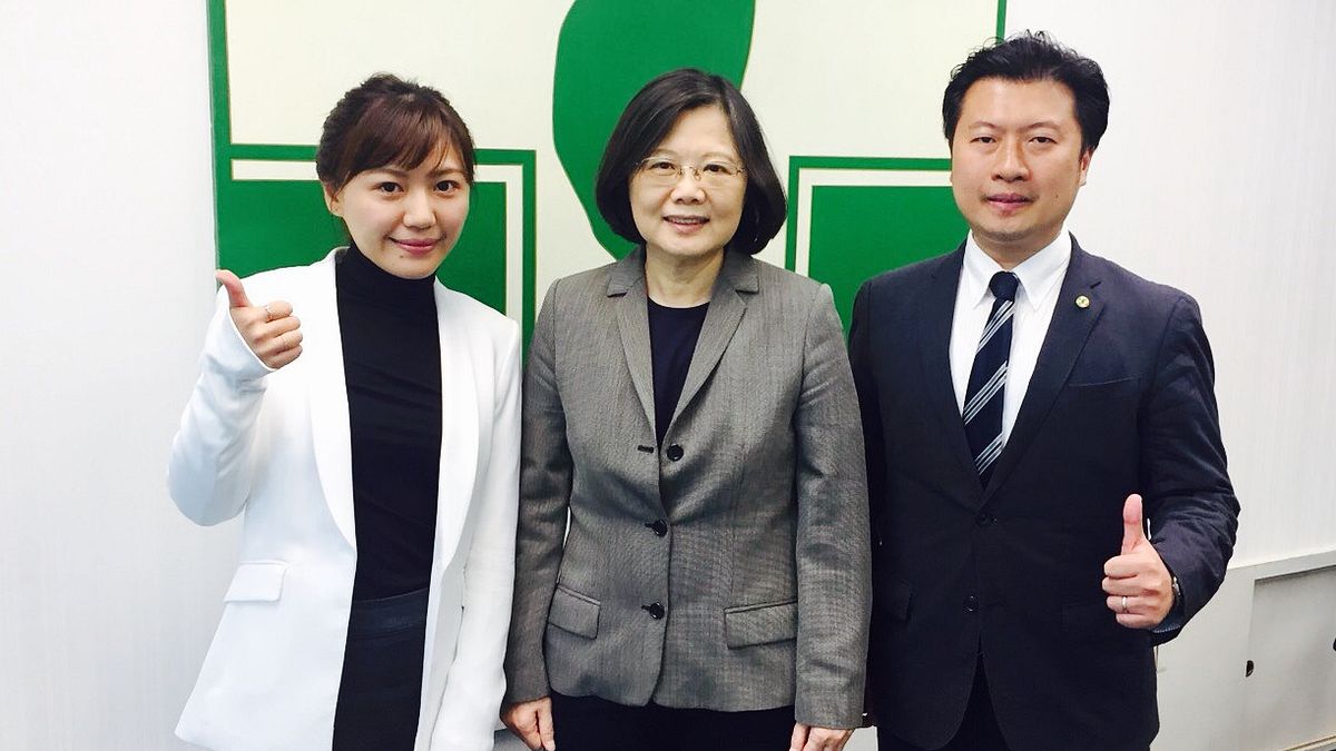 民進黨前發言人張志豪(右)、吳沛憶(左)等8位跨派系,爭取縣市議員提名的民進黨新人,串連發起「新創政治連線」。(張志豪提供) 民進黨前發言人張志豪(右)、吳沛憶(左)等8位跨派系,爭取縣市議員提名的民進黨新人,串連發起「新創政治連線」。(張志豪提供)