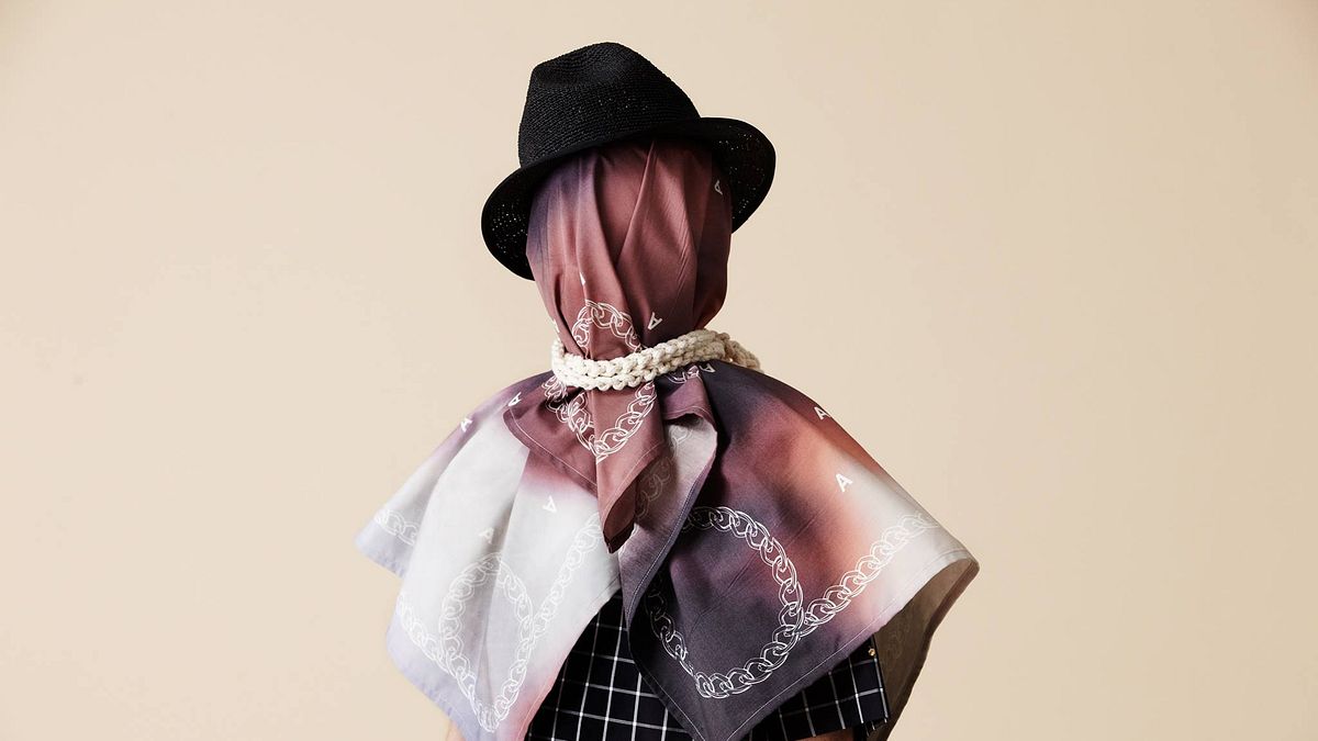 作者指出,機能布應用範圍愈來愈廣,但訂單愈來愈少量多樣,以前十萬碼染一種顏色,現在是一萬碼染十種顏色。(資料照,取自(A)crypsis) 作者指出,機能布應用範圍愈來愈廣,但訂單愈來愈少量多樣,以前十萬碼染一種顏色,現在是一萬碼染十種顏色。(資料照,取自(A)crypsis)