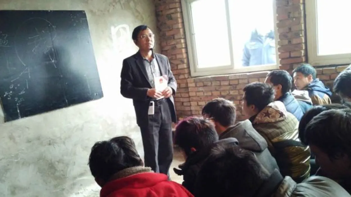 李旭進行反傳銷工作。(BBC中文網)