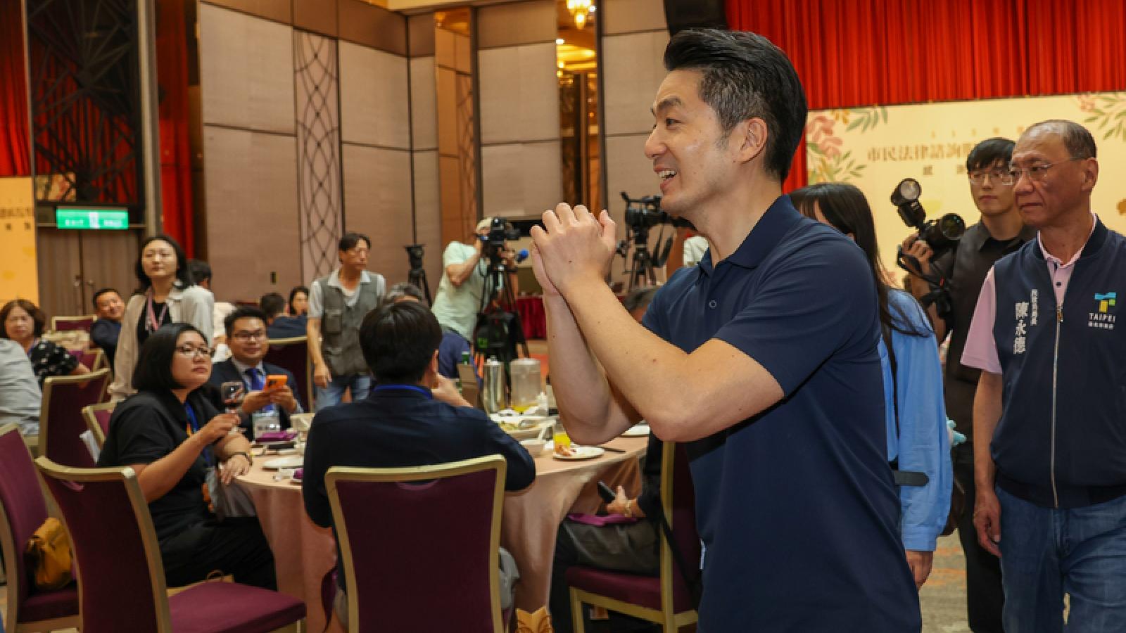 曝蔣萬安、徐巧芯「一暖舉助白營許甫」 媒體人:藍白合很多人還在努力