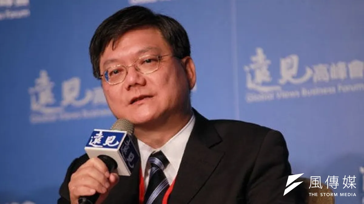 致力反服貿的台大教授鄭秀玲向政府下戰帖,經濟部次長杜紫軍表示歡迎。(取自網路)