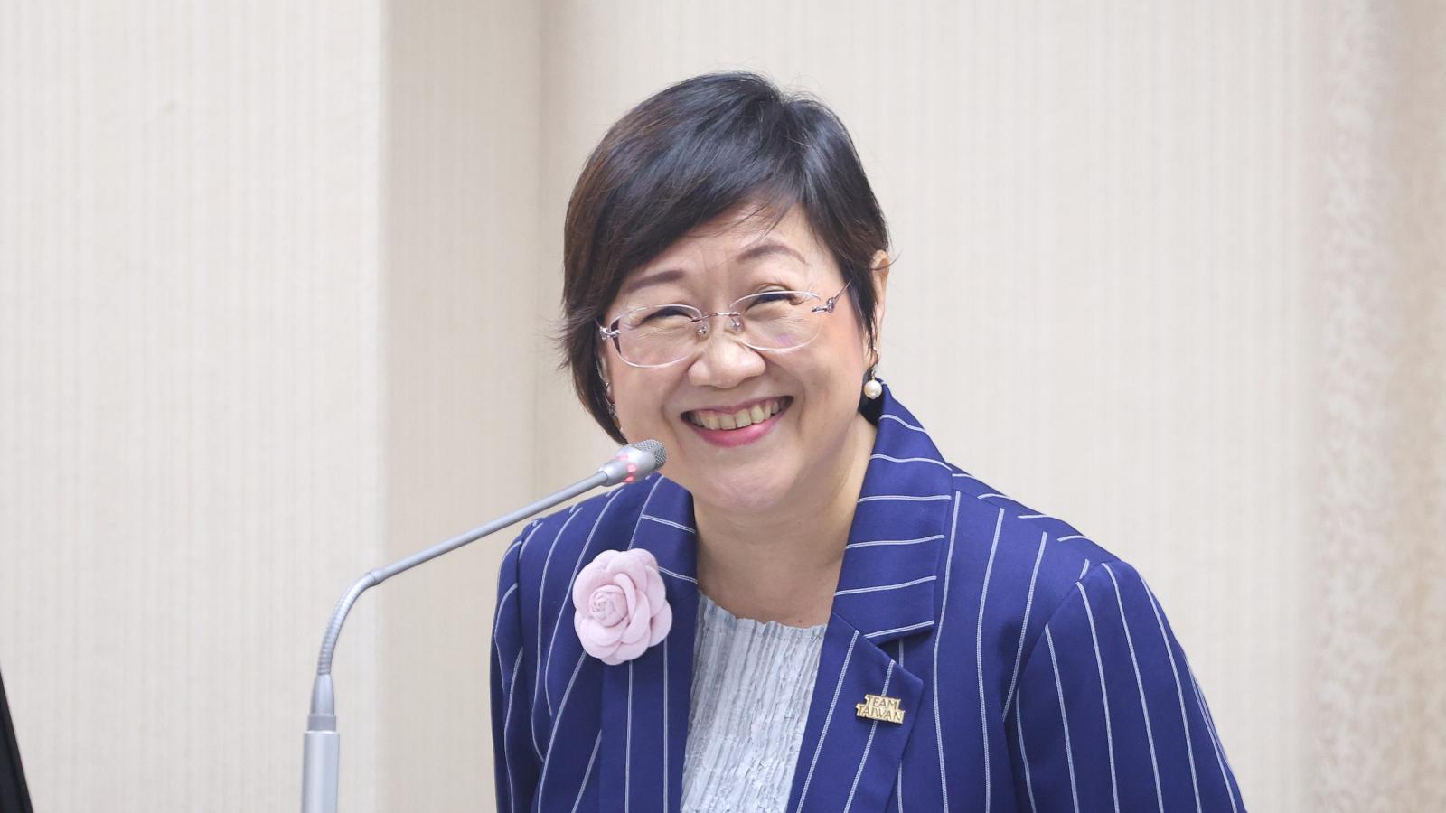 風評:媽媽帶你逛世界—徐佳青公器私用觀光地圖