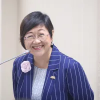僑委會委員長徐佳青被爆多次讓兒子冒充「攝影官」跟著公費出訪,連美籍丈夫唐博偉也被指控開著駐美代表處的外交公務車,在美國跨州暢行無阻。(顏麟宇攝) 僑委會委員長徐佳青被爆多次讓兒子冒充「攝影官」跟著公費出訪,連美籍丈夫唐博偉也被指控開著駐美代表處的外交公務車,在美國跨州暢行無阻。(顏麟宇攝)