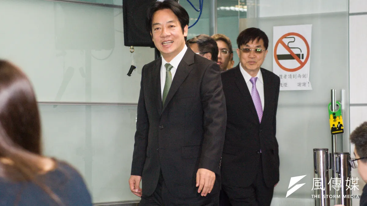 民進黨總統初選18日起跑,前行政院長賴清德今天領表登記,成為首位參選者,中央黨部傍晚公告今日僅賴1人登記。(甘岱民攝)