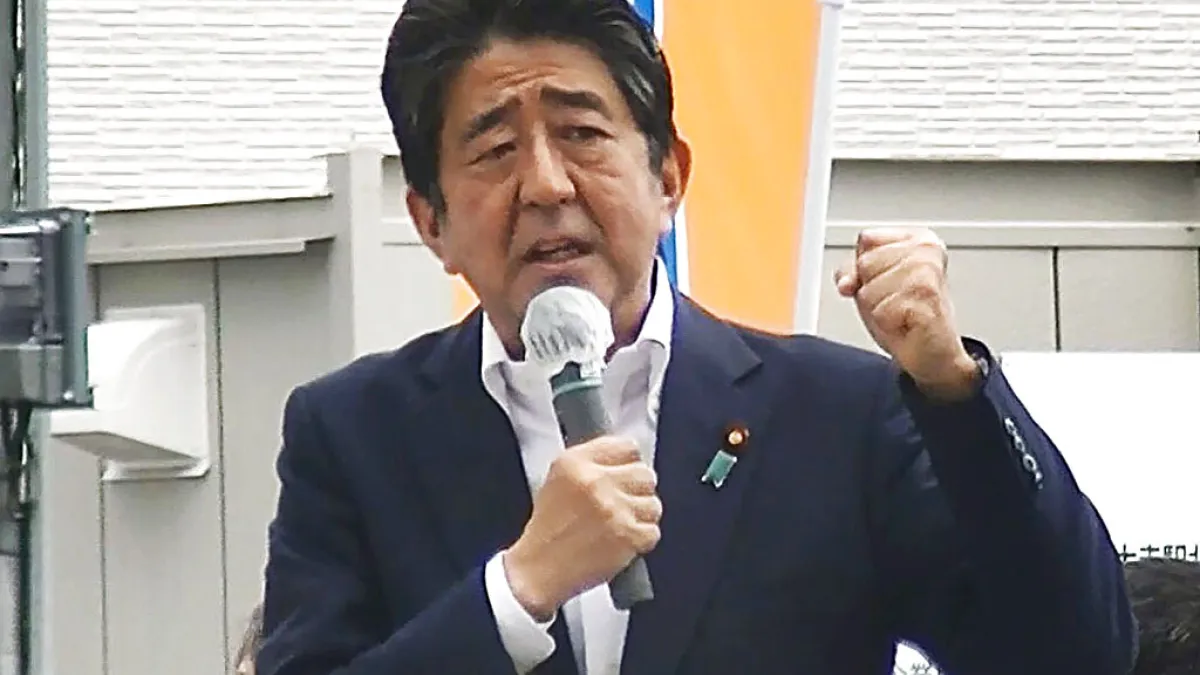 日本前首相安倍晉三今(8)日上午在奈良市遭槍擊,遇刺消息在中國網路社群引發大量討論。(美聯社)
