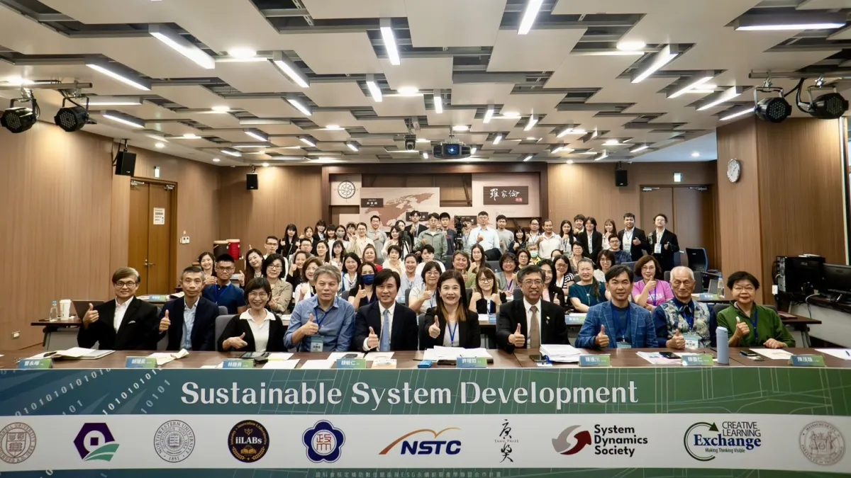 政大數位賦能與ESG 永續創新產學聯盟大會合影。(圖/政治大學提供)