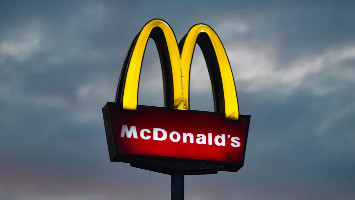 邁入兩週年里程碑的「麥當勞APP全球版」,為感謝廣大會員支持,正式啟動為期三週的盛大週年慶典。(示意圖/取自unsplash) 邁入兩週年里程碑的「麥當勞APP全球版」,為感謝廣大會員支持,正式啟動為期三週的盛大週年慶典。(示意圖/取自unsplash)