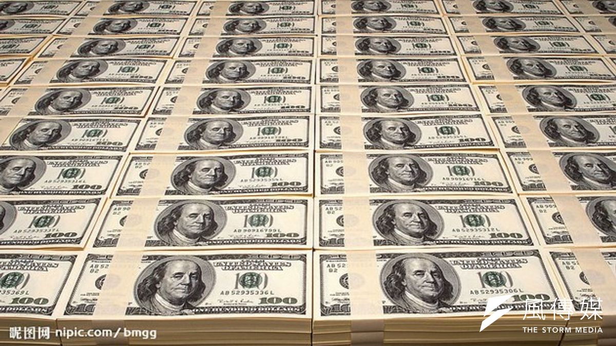 受巴黎恐攻影響國際美元走升,亞洲貨幣16日幾乎全面走遍,新台幣兌美元貶破33元。(取自網路) 受巴黎恐攻影響國際美元走升,亞洲貨幣16日幾乎全面走遍,新台幣兌美元貶破33元。(取自網路)