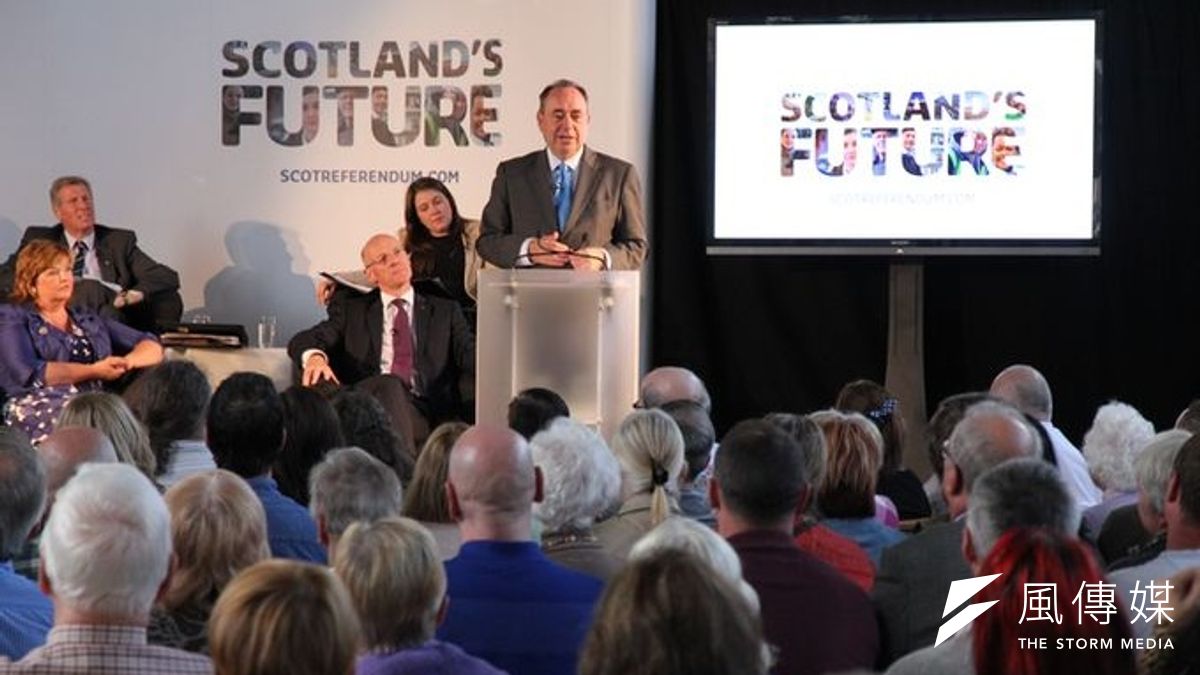 蘇格蘭首席部長薩蒙德與選民討論獨立前景(取自蘇格蘭自治政府網站) 蘇格蘭首席部長薩蒙德與選民討論獨立前景(取自蘇格蘭自治政府網站)