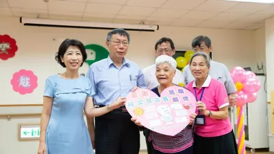 台北市長柯文哲到苗栗參訪教養院。(取自柯粉俱樂部)