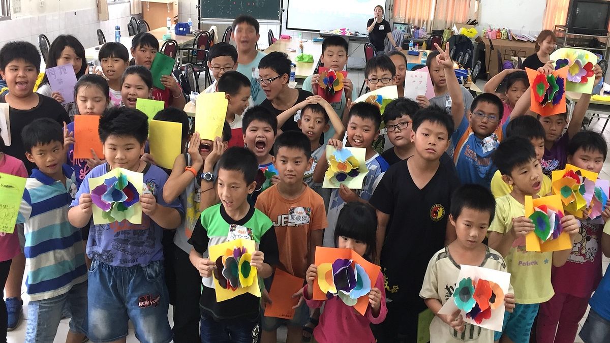 一日孕婦體驗 學童:當媽媽好辛苦 一日孕婦體驗 學童:當媽媽好辛苦