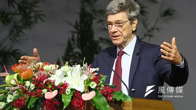 唐獎永續發展獎得主薩克斯3日出席「經濟正義與環境永續」論壇,談及淨零碳排議題。(顏麟宇攝)