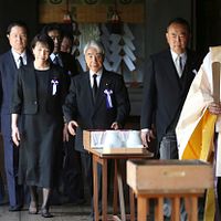2014年8月15日、高市早苗は第二次世界大戦終結69周年の日に靖国神社を参拝し、戦没者を追悼する。(写真/AP通信提供) 2014年8月15日、高市早苗は第二次世界大戦終結69周年の日に靖国神社を参拝し、戦没者を追悼する。(写真/AP通信提供)
