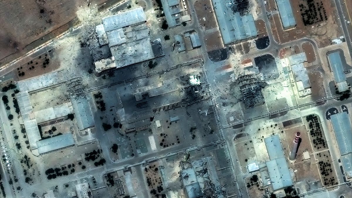 CNNが入手したアメリカ国防情報局(DIA)の初期評価では、爆撃は核計画の進捗を数カ月遅らせるに過ぎず、イランの多くの重要な設備は依然として健在であると示された。(AP通信) CNNが入手したアメリカ国防情報局(DIA)の初期評価では、爆撃は核計画の進捗を数カ月遅らせるに過ぎず、イランの多くの重要な設備は依然として健在であると示された。(AP通信)