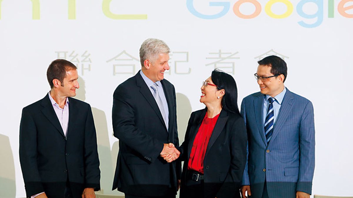 九月二十一日,宏達電宣布以十一億美元出售手機ODM部門給Google,這筆錢,包含了約兩千名員工和專利。(商業周刊楊文財攝影) 九月二十一日,宏達電宣布以十一億美元出售手機ODM部門給Google,這筆錢,包含了約兩千名員工和專利。(商業周刊楊文財攝影)