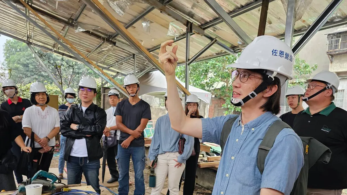 其他老屋修繕者踴躍提問,互相交流修繕與活化經驗。(圖/台中市政府) 其他老屋修繕者踴躍提問,互相交流修繕與活化經驗。(圖/台中市政府)