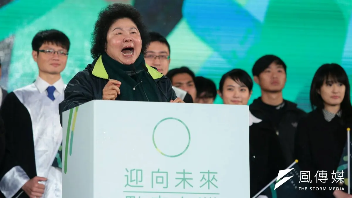 英仁配競選總部主委陳菊在凱道選前之夜發言。(顏麟宇攝)