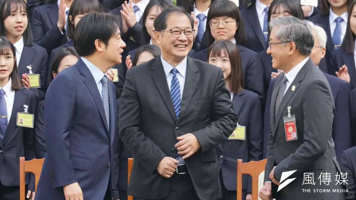 針對年底選舉,總統賴清德(左)對檢警調有特別要求,法務部長鄭銘謙(中)為此調重兵因應。(蔡親傑攝)