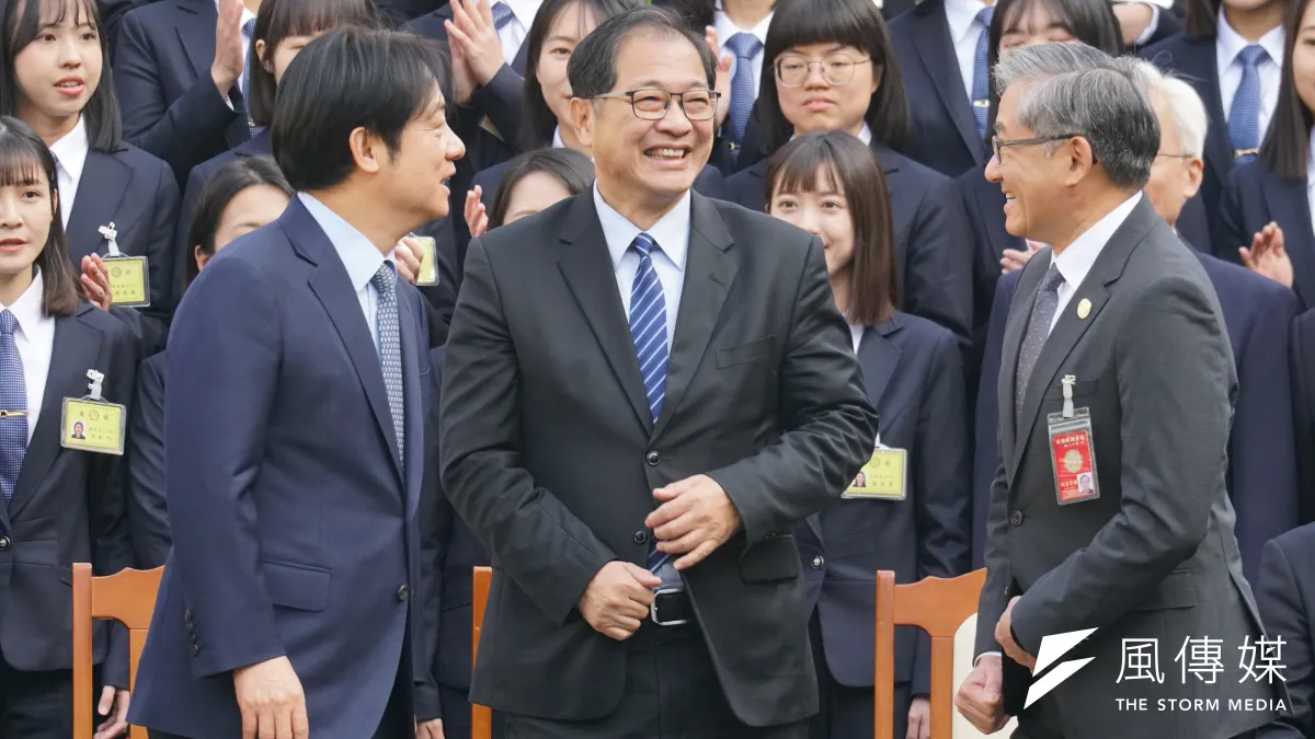 賴清德政府的司法公信力備受質疑,再加上暗網所爆的喬人事事件,影響了法務部長鄭銘謙(中)、調查局長陳白立(右)的人事布局。(蔡親傑攝)
