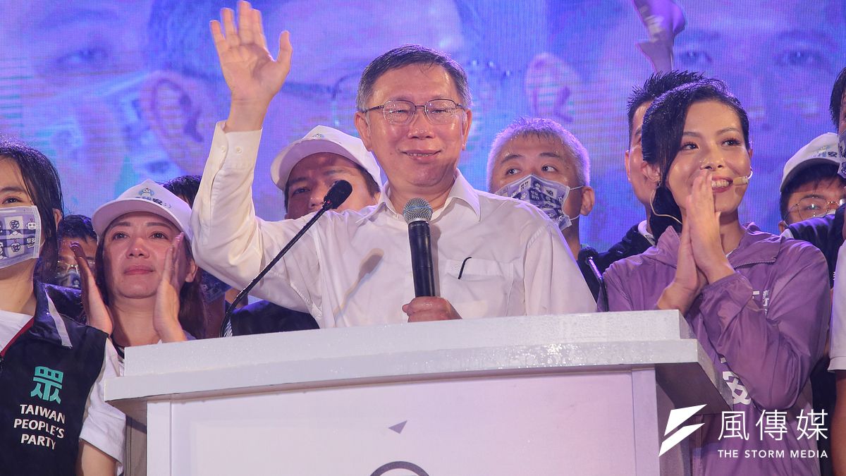 民眾黨主席、台北市長柯文哲(中)16日到台中輔選。(資料照,顏麟宇攝) 民眾黨主席、台北市長柯文哲(中)16日到台中輔選。(資料照,顏麟宇攝)