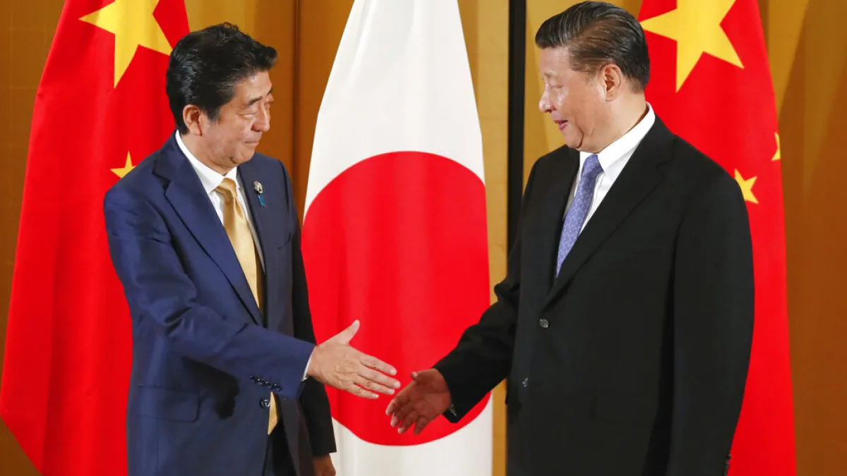 中國國家主席習近平與日本首相安倍晉三。(美聯社資料照)