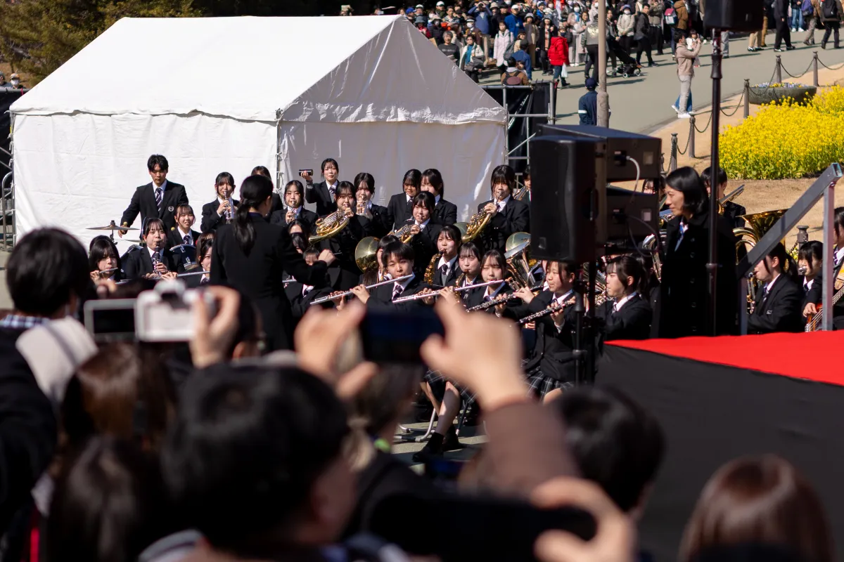 大阪・関西万博の記憶を次世代へ 吉村知事や伊原六花らが記念行事に出席、ミャクミャク像は万博記念公園の新たなシンボルに | 丁勤紜(テイ・キン ...