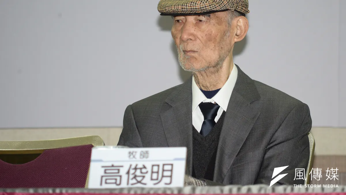 牧師高俊明今(15)日辭世,先前曾與民進黨其他三大佬發表勸退蔡英文續選連任書卻遭綠營攻擊,作者認為,「在不對的時間做了最對的呼籲」。(資料照,甘岱民攝) 牧師高俊明今(15)日辭世,先前曾與民進黨其他三大佬發表勸退蔡英文續選連任書卻遭綠營攻擊,作者認為,「在不對的時間做了最對的呼籲」。(資料照,甘岱民攝)