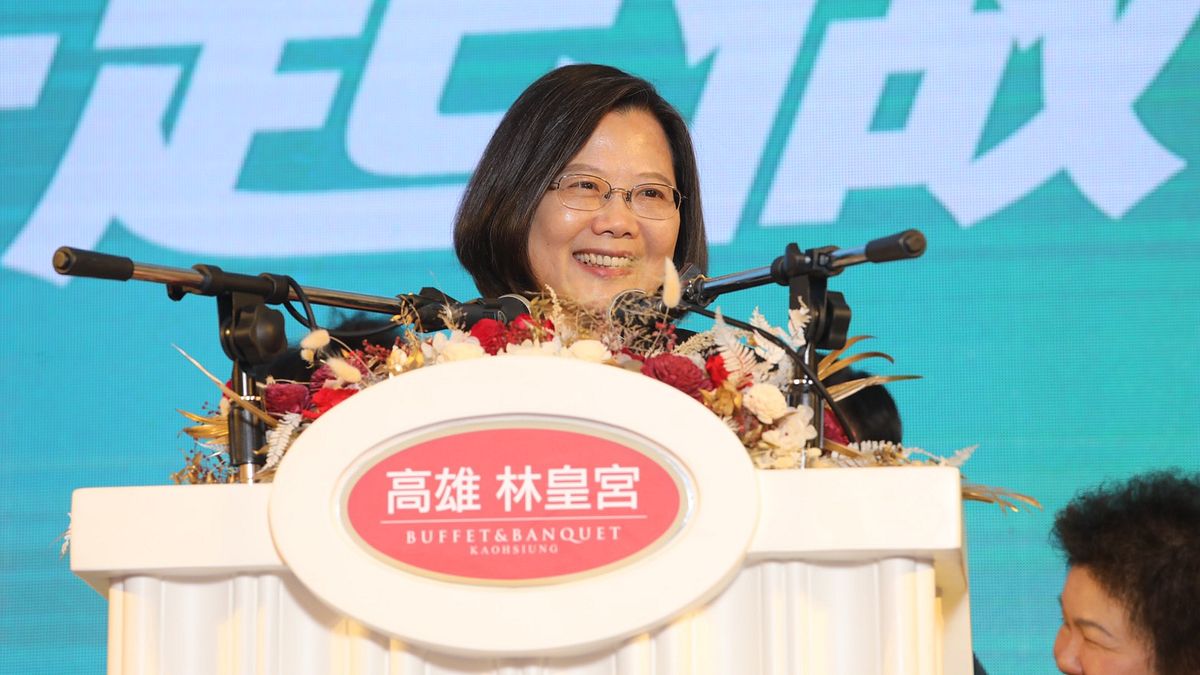 總統蔡英文(見圖)、副總統當選人賴清德今(19)日南下高雄,出席參加高屏選舉團隊感恩餐會。(蔡英文高雄競總提供) 總統蔡英文(見圖)、副總統當選人賴清德今(19)日南下高雄,出席參加高屏選舉團隊感恩餐會。(蔡英文高雄競總提供)