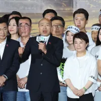 立法院長韓國瑜(中)、台中市長盧秀燕(右二)、台北市長蔣萬安(右一)都被視為藍營2028潛在熱門人選。(資料照,陳品佑攝) 立法院長韓國瑜(中)、台中市長盧秀燕(右二)、台北市長蔣萬安(右一)都被視為藍營2028潛在熱門人選。(資料照,陳品佑攝)