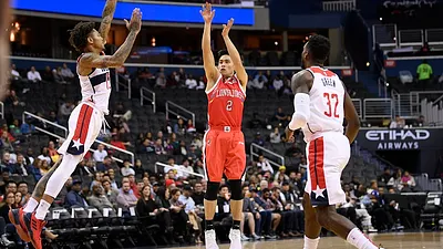 CBA 2018-19球季正式開打,首輪比賽台灣7名球員都有出賽紀錄,其中周儀翔轉隊首場比賽表現出色。 (美聯社)