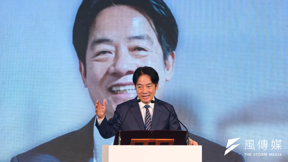 黃揚明計算,一個四口之家若普領現金,總計可獲得40,000元,即使扣除全年平均電費10,673元及因電價調漲可能增加的146元電費,這筆錢仍剩下29,180元,他強調,這筆餘額甚至足以支付至少兩年半的電費。(劉偉宏攝)