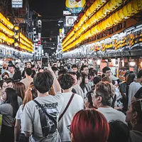 夜市は台湾独自の食文化であり、各夜市には様々な特産品や軽食グルメが所狭しと並ぶ。(写真/撮影:顏麟宇) 夜市は台湾独自の食文化であり、各夜市には様々な特産品や軽食グルメが所狭しと並ぶ。(写真/撮影:顏麟宇)