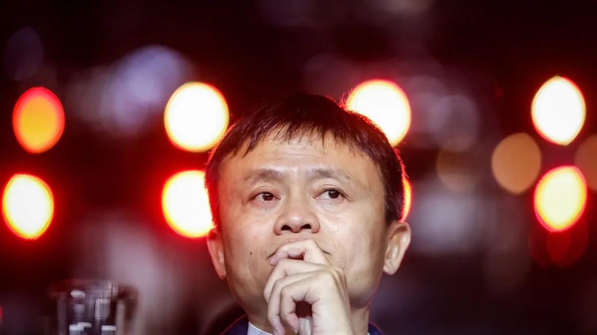 2011年,馬雲以支付寶金融牌照需回歸內資為由,將支付寶從阿里巴巴集團剝離。(BBC中文網)
