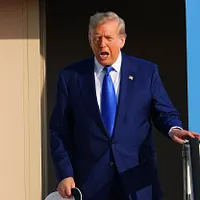 2025年6月24日、アメリカのトランプ大統領がNATOサミット出席のため空軍1号で欧州に向かった。(AP通信) 2025年6月24日、アメリカのトランプ大統領がNATOサミット出席のため空軍1号で欧州に向かった。(AP通信)