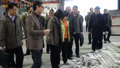 總統蔡英文與民進黨立委蕭美琴9日探訪花蓮美侖石材廠。(蕭美琴臉書)