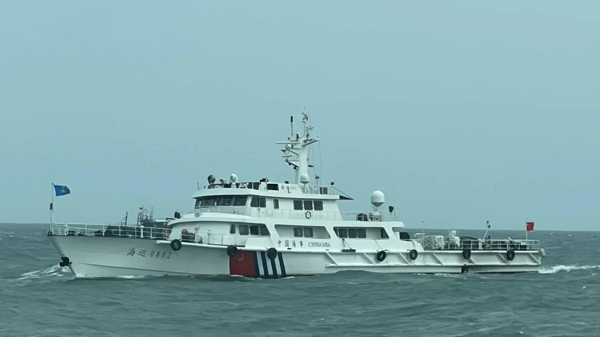 中國海警船、公務船編隊闖入我金廈禁限制水域,圖為中國海巡0802。(海巡署提供)