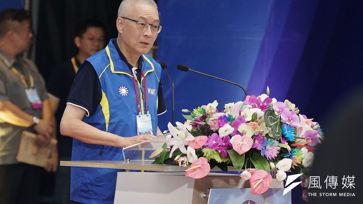 國民黨主席吳敦義28日在全代會上細數民進黨的「失政」。(盧逸峰攝) 國民黨主席吳敦義28日在全代會上細數民進黨的「失政」。(盧逸峰攝)