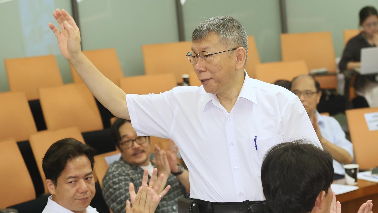 徐欣瑩真玩完了?柯文哲親向鄭朝方說了「這句話」 新竹民調驚人變化曝光