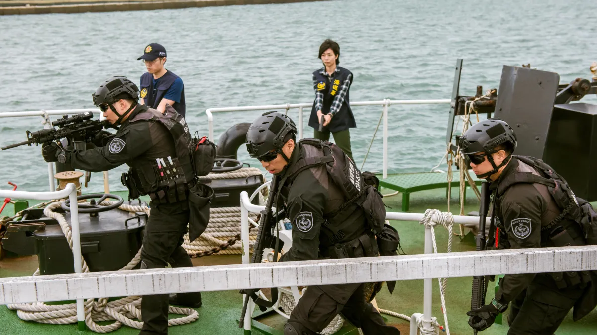 海巡署偵防分署與中信反毒教育基金會合作,聯手推出反毒微電影《海岸騎士》。(海巡署提供)