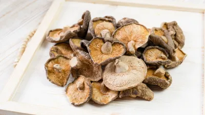 猴頭菇處理|速浸猴頭菇乾淨去苦澀只加2材料 免換水40分鐘搞定(示意圖/取自freepik)
