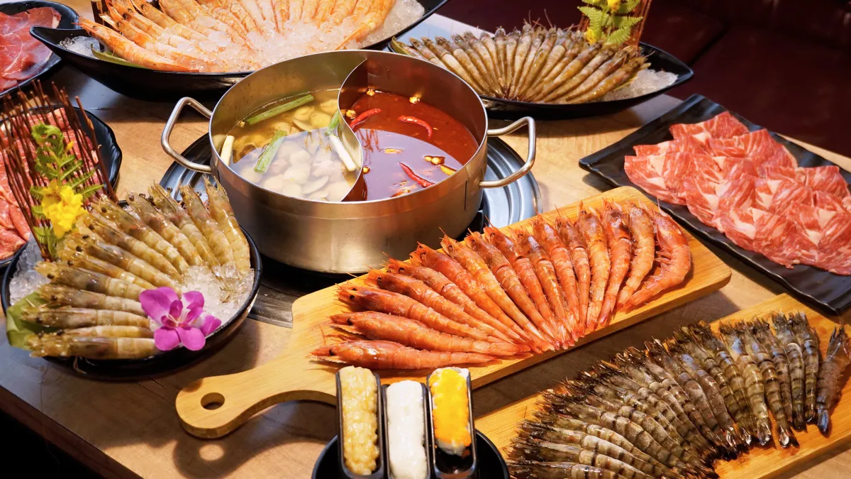 馬辣集團10月份活動,和牛、阿拉伯藍鑽蝦、蛤蠣、烏魚子吃到飽。(圖/馬辣集團提供)