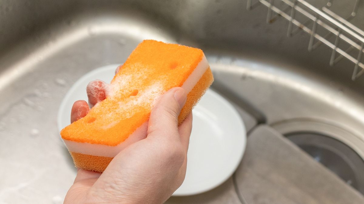 洗碗「犯這4個錯」等同在吃毒?專家曝:別再直接擠洗潔精,小心越洗越髒