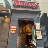 シェーキーズが全国13店舗で「北海道フェア」を開催し、ジンギスカンやちゃんちゃん焼きをアレンジした独創的なピザをバイキング形式で提供している。(写真/黃信維撮影) シェーキーズが全国13店舗で「北海道フェア」を開催し、ジンギスカンやちゃんちゃん焼きをアレンジした独創的なピザをバイキング形式で提供している。(写真/黃信維撮影)